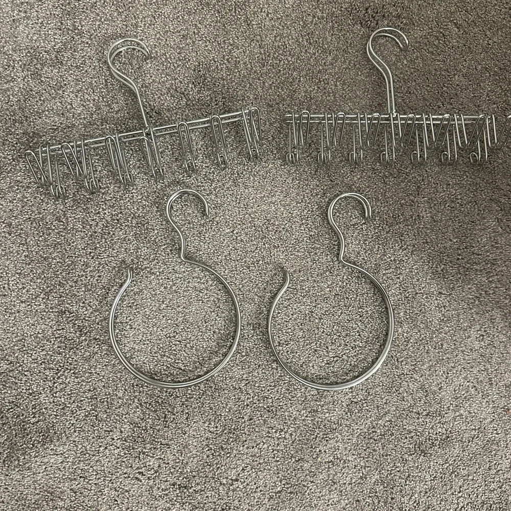 Set of 4 Silver Metal Clothing Hangers & Scarf Rings